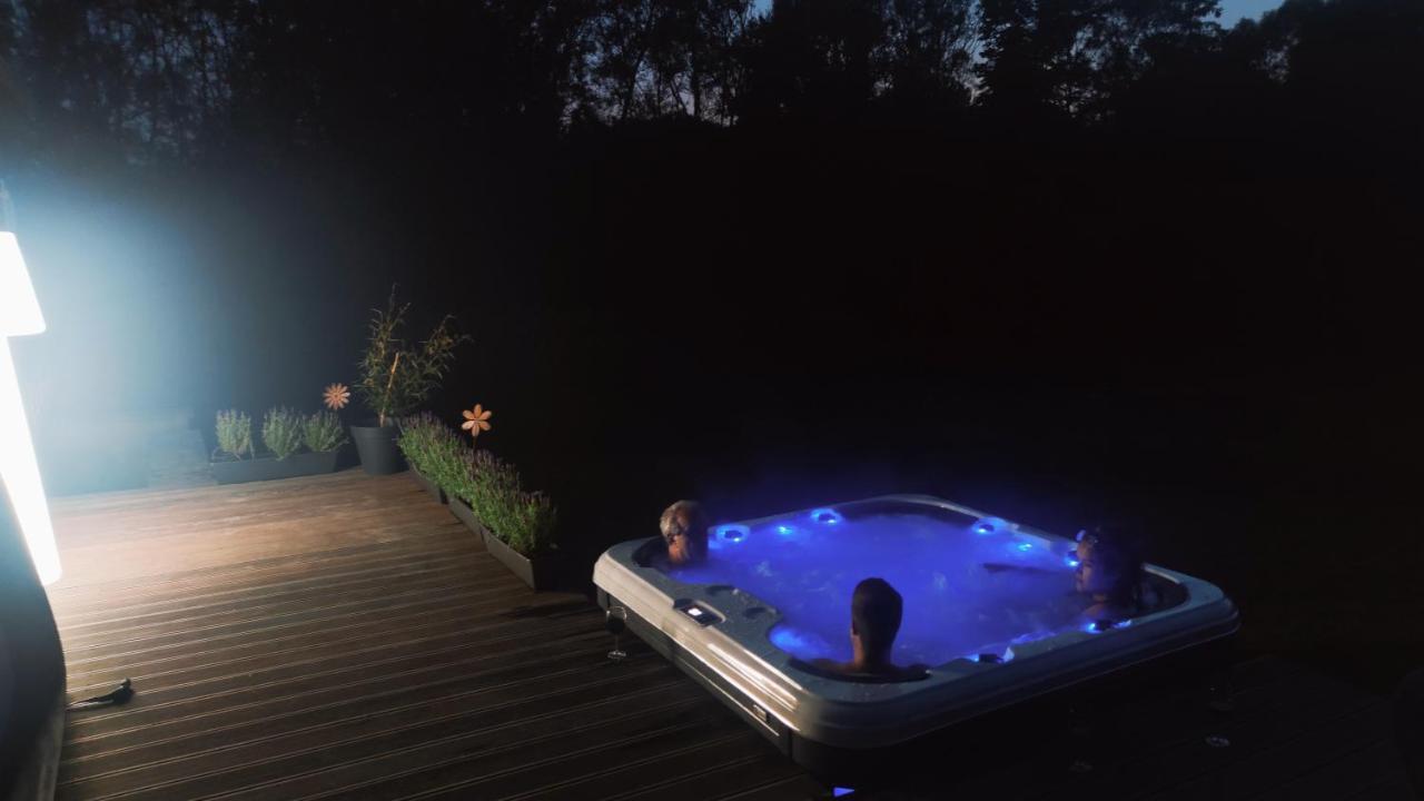 Villa Adurbuy Avec Jacuzzi Buitenkant foto